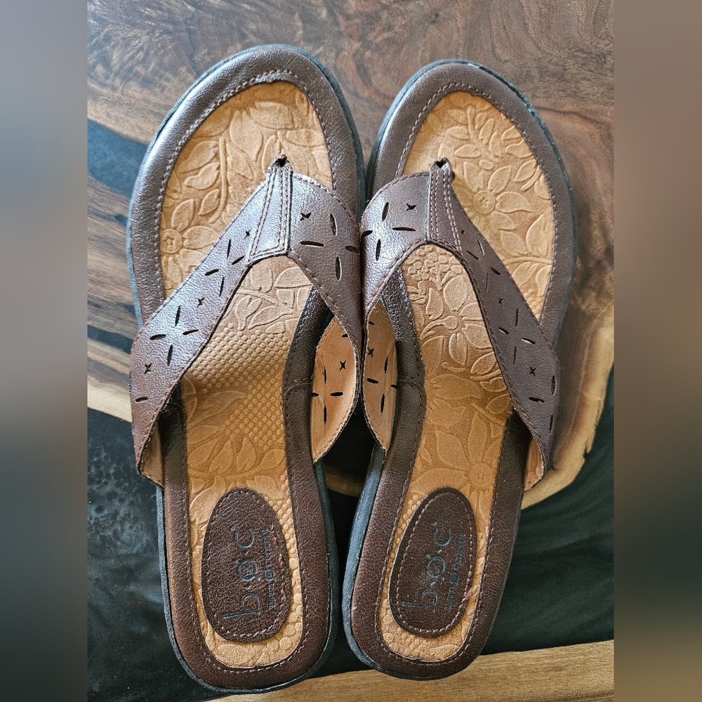 B.O.C. Women’s Born Concept Flip Flop Sandals Brown Faux Leather Size 7